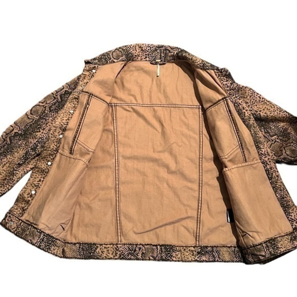 Free People Brown Snake Reptile Animal Print Trucker Jacket Size‎ Medium - Picture 5 of 9